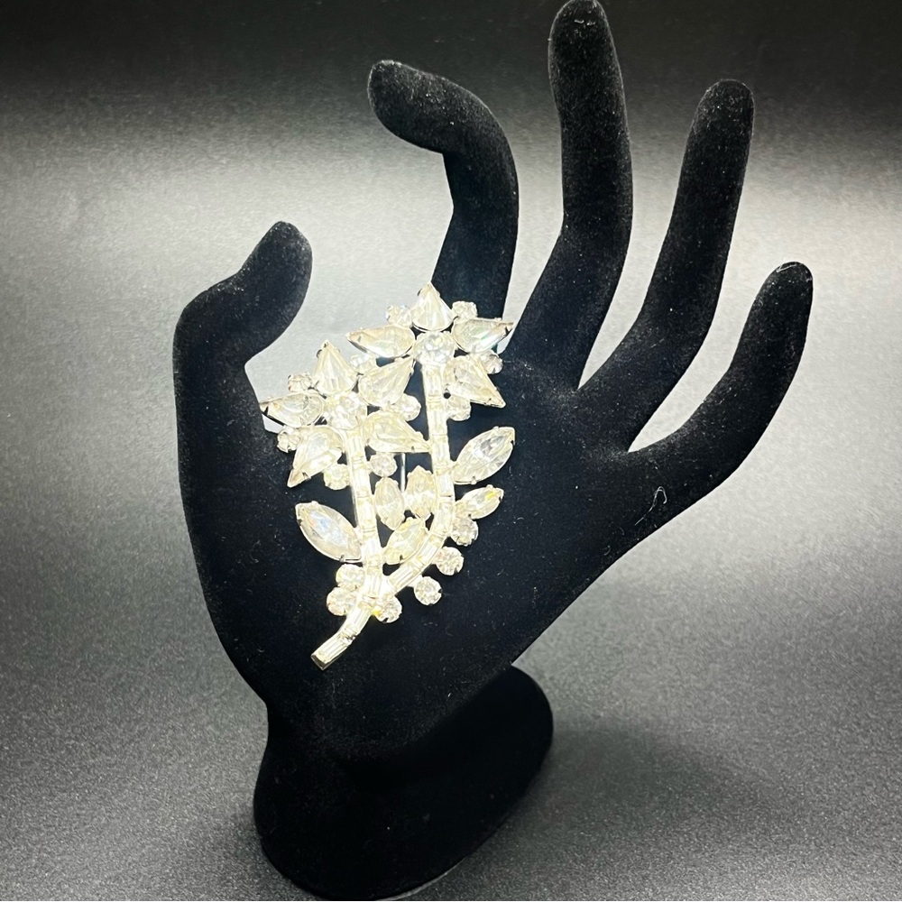 Vintage clear rhinestone floral spray brooch silver tone statement pin - Picture 2 of 4
